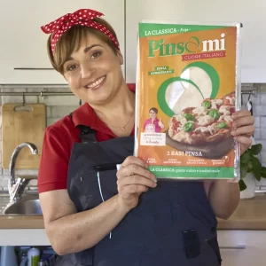 Benedetta Rossi in versione idraulico con la Pinsa Pinsami fresco