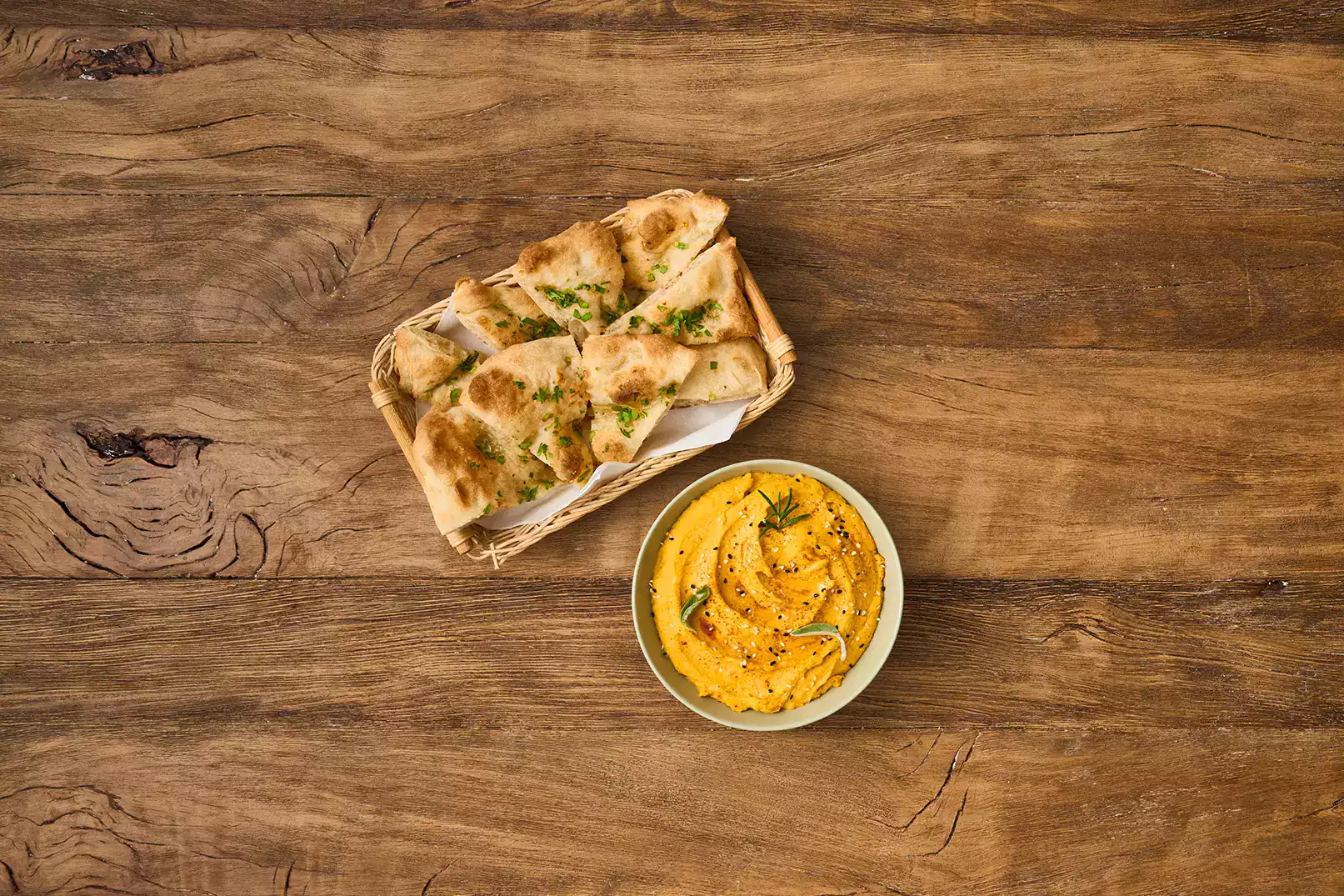 Pinsa con Hummus alla Zucca e burro allaglio-min