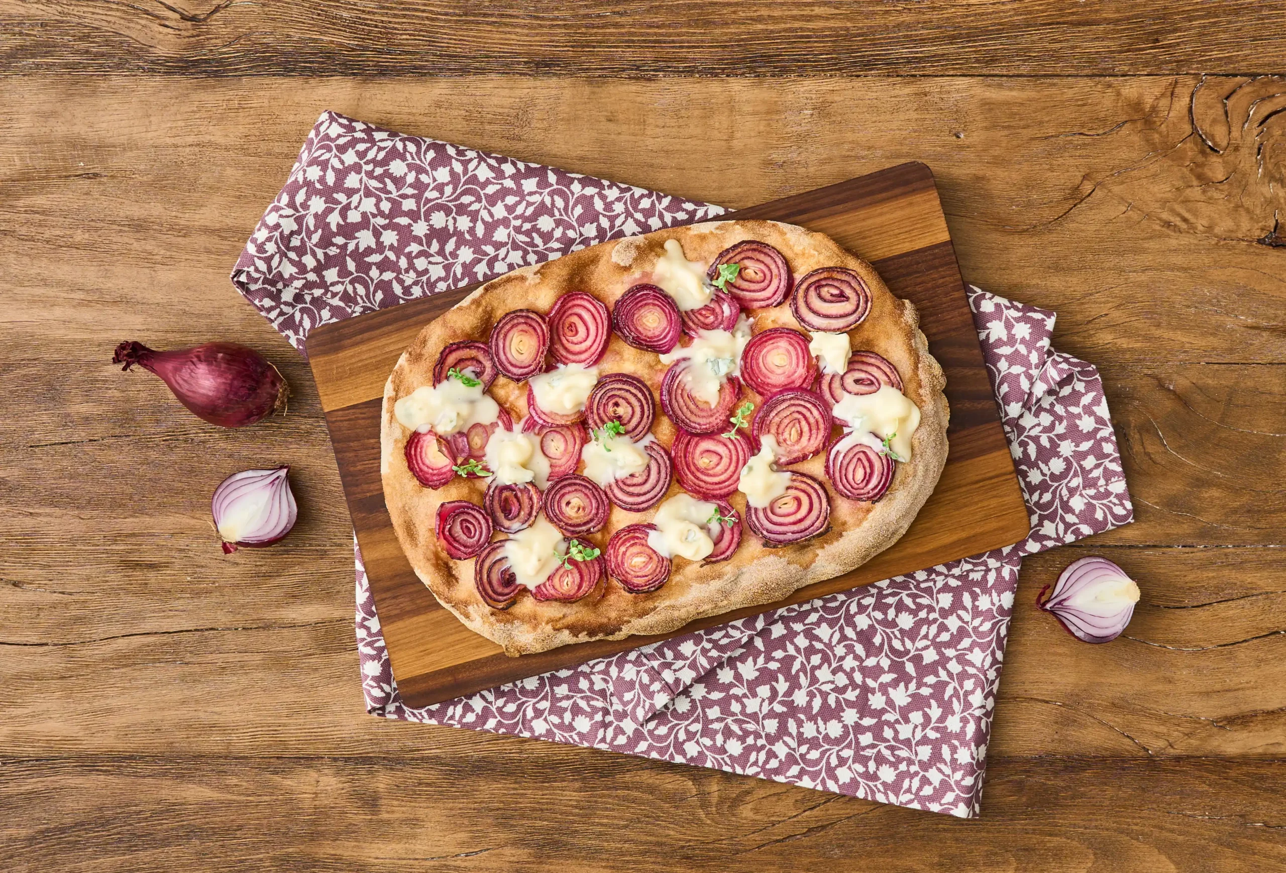 Pinsa Galette con Cipolle caramellate e Gorgonzola