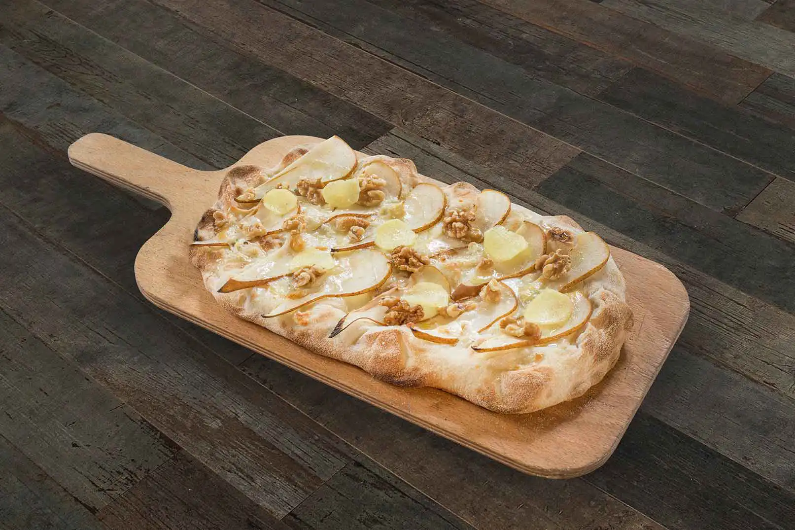 Pinsa mit Birnen und Gorgonzola