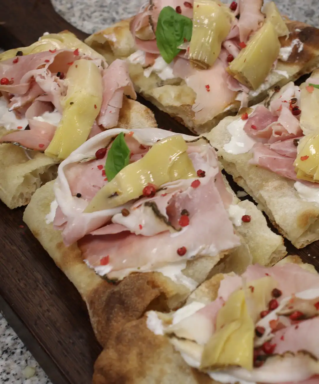 Garniere mit den rosa Beeren