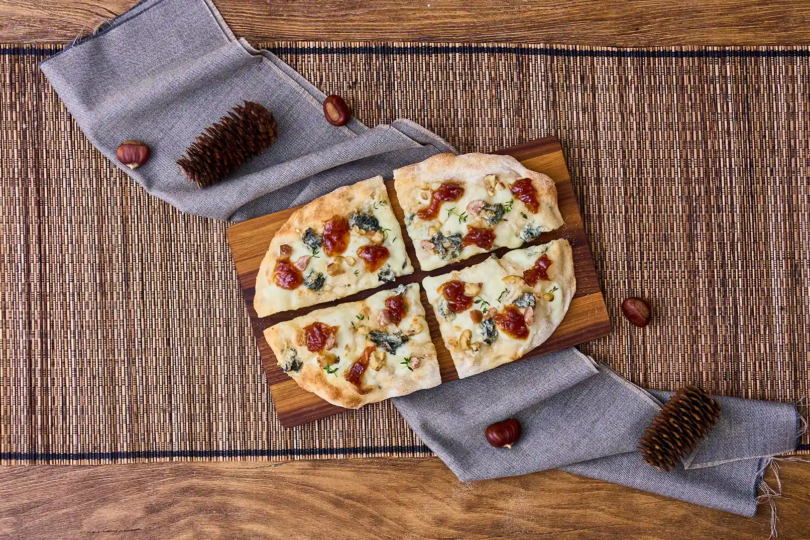 Unisci castagne, cipolle di tropea e gorgonzola per una gustosa Pinsa autunnale