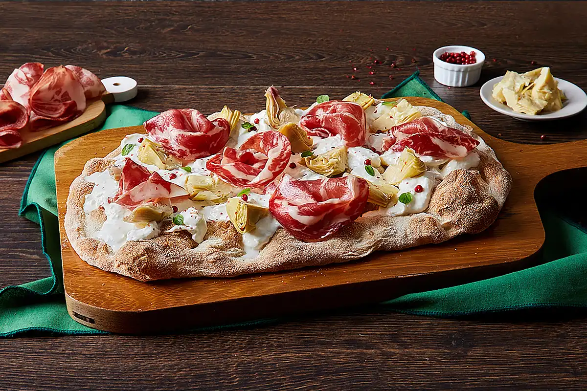 Pinsa Rezepte mit Coppa und Artischocken