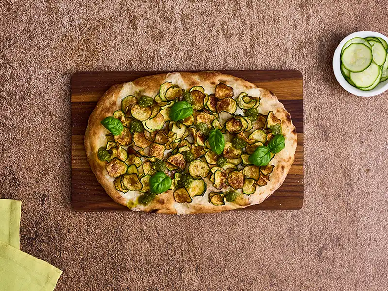 Completa la ricetta con basilico e pesto