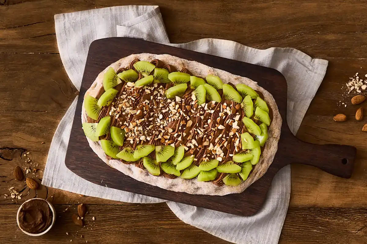 Bereiten Sie ein Sommer dessert mit Pinsa zu