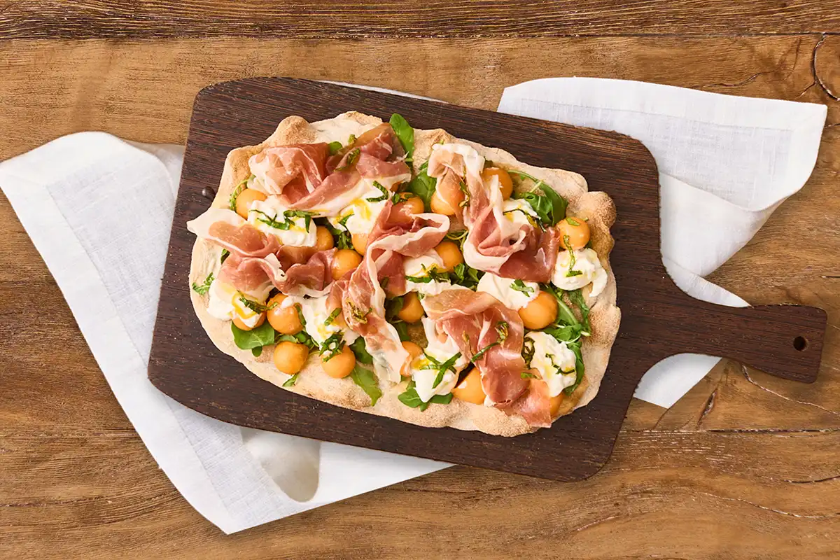 Pinsa prosciutto e melone da mangiare a Ferragosto