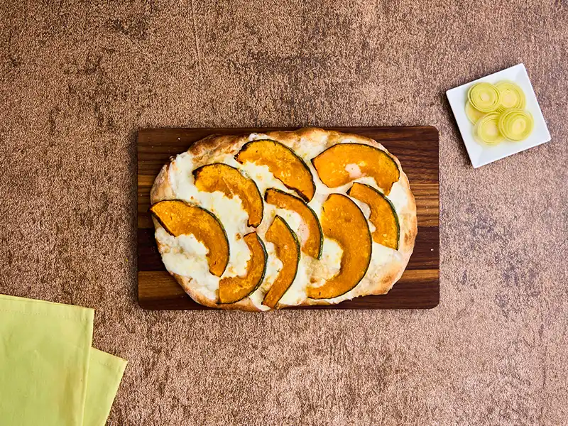 Agggli ingredienti alla pinsa con zucca e porri