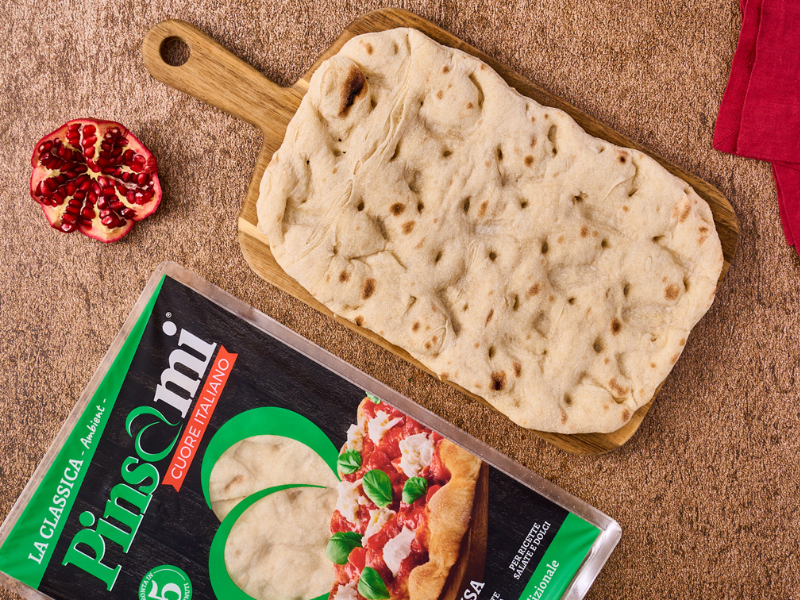 Base pinsa per robiola, salmone, aneto e melagrana