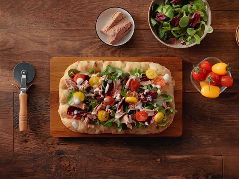 Completa la ricetta pinsa insalata di tonno con lo yogurt